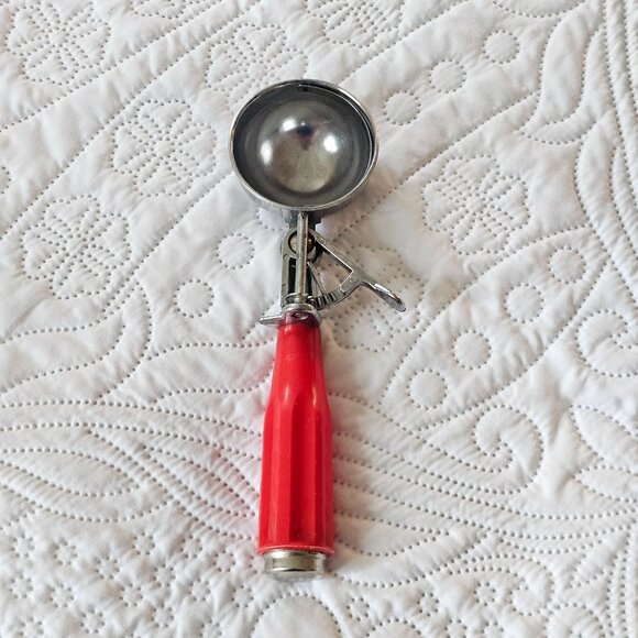 Vintage Red Handled Ice Cream Scoop With Metal Bowl & Thumb Trigger Mechanism - Picture 1 of 8